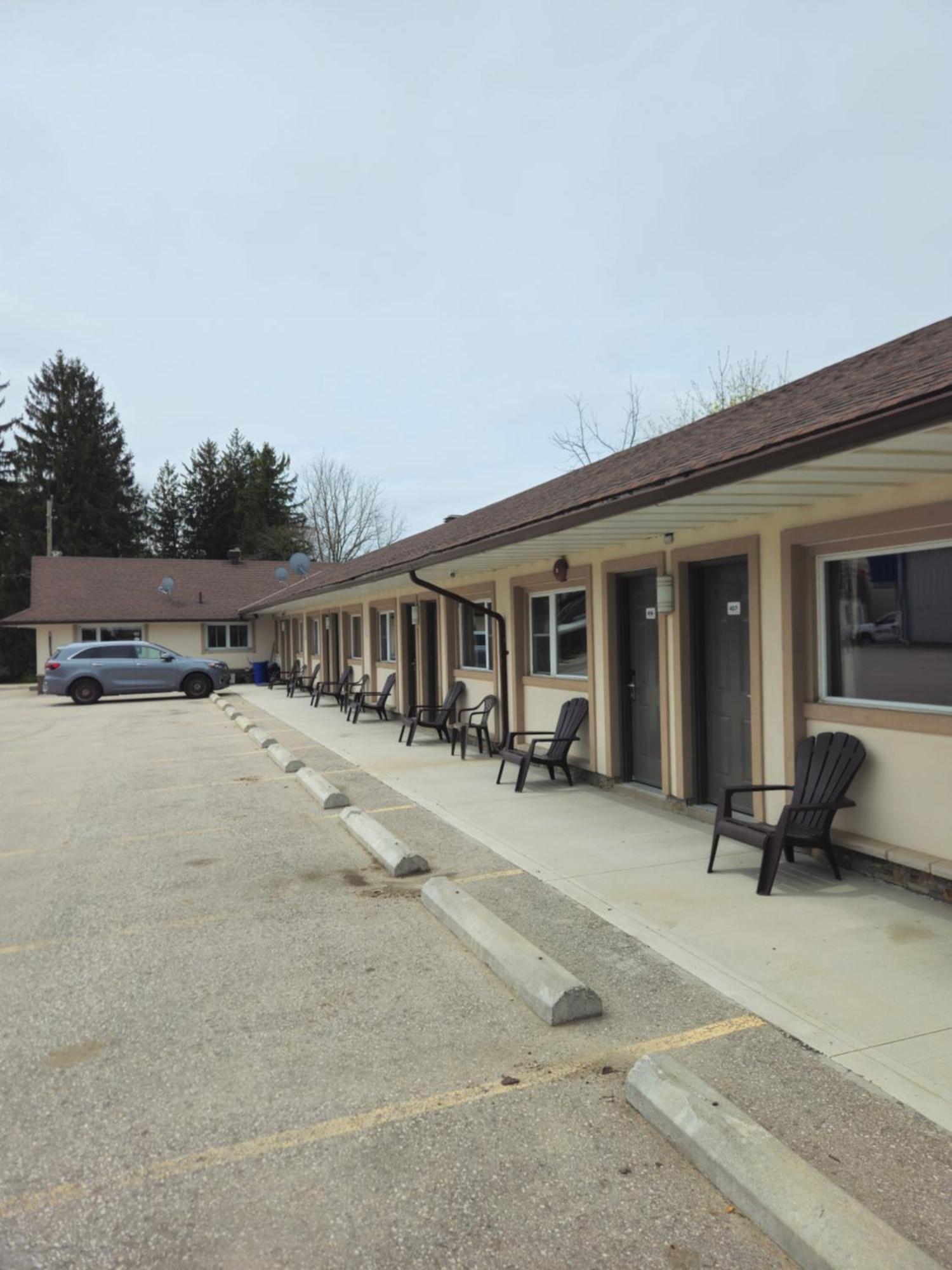 Forest Plaza Motel Mount Forest Εξωτερικό φωτογραφία