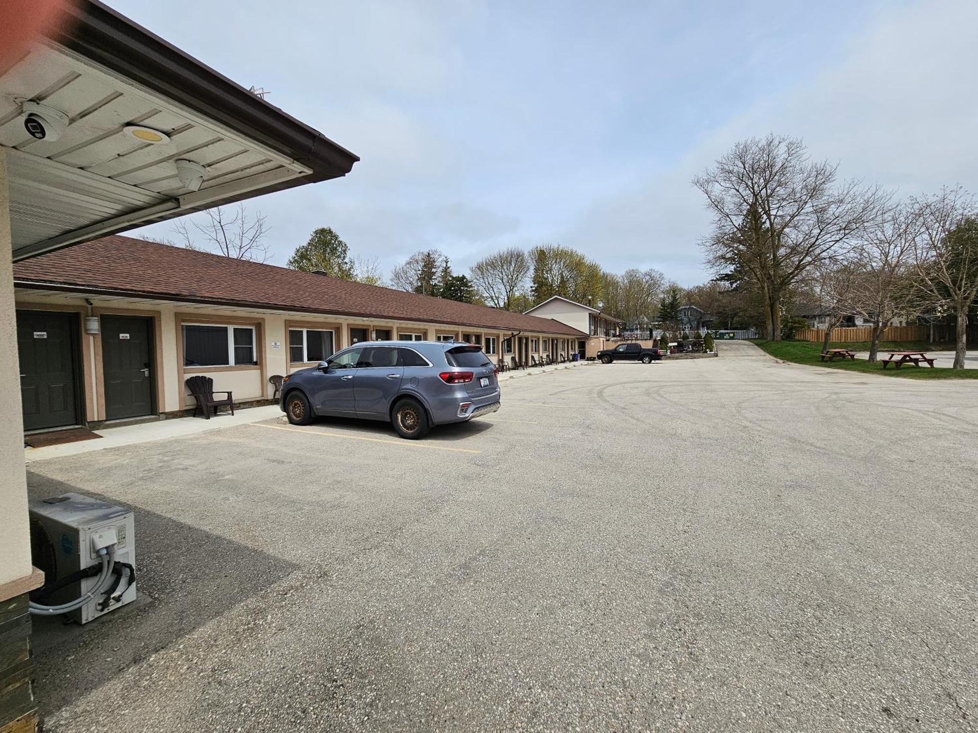 Forest Plaza Motel Mount Forest Εξωτερικό φωτογραφία