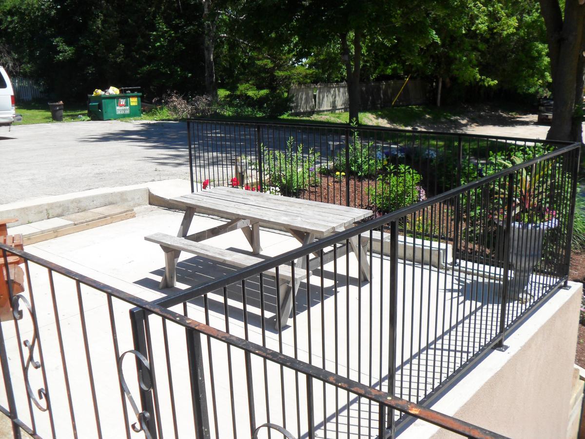Forest Plaza Motel Mount Forest Εξωτερικό φωτογραφία