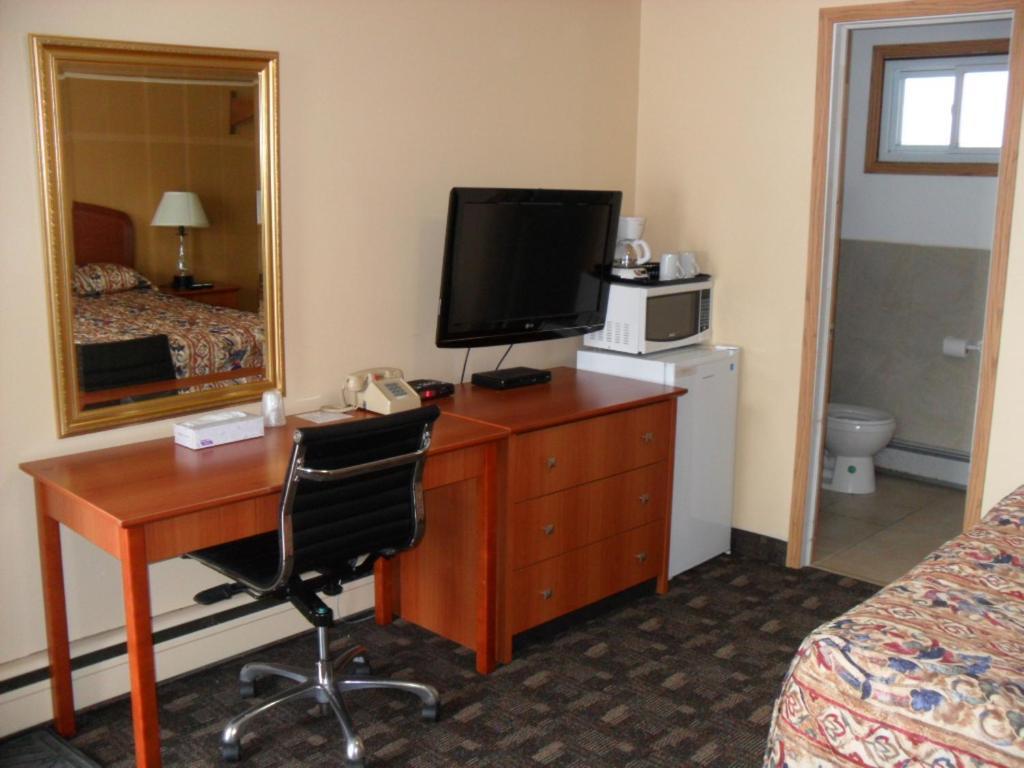 Forest Plaza Motel Mount Forest Εξωτερικό φωτογραφία