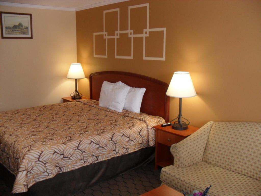 Forest Plaza Motel Mount Forest Εξωτερικό φωτογραφία